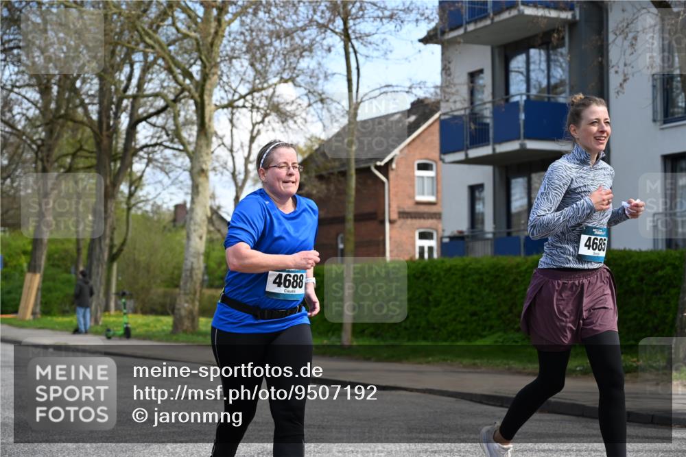 12.04.2026 - 45. Internationalen Wilhelmsburger Insellauf J. Mangold http://msf.ph/oto/9507192 12.04.2026 11:46:28 Ziel 2904, 4685, 4688, 2996 meine-sportfotos.de