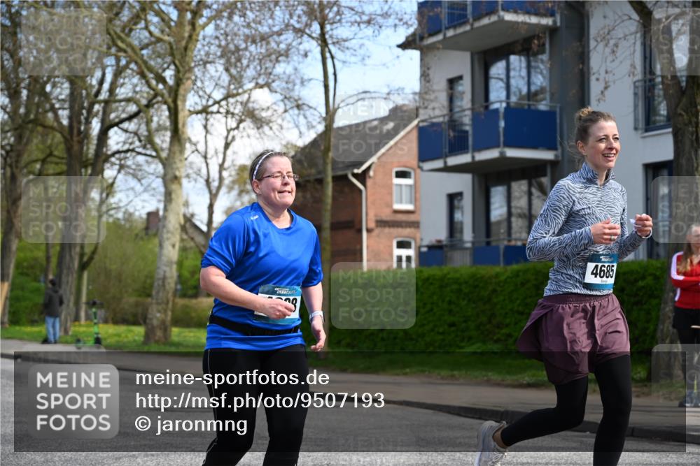 12.04.2026 - 45. Internationalen Wilhelmsburger Insellauf J. Mangold http://msf.ph/oto/9507193 12.04.2026 11:46:28 Ziel 2904, 4685, 4688, 2996 meine-sportfotos.de