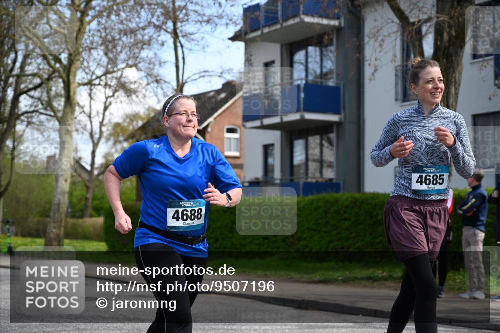 12.04.2026 - 45. Internationalen Wilhelmsburger Insellauf J. Mangold http://msf.ph/oto/9507196 12.04.2026 11:46:28 Ziel 2904, 4685, 4688, 2996 meine-sportfotos.de