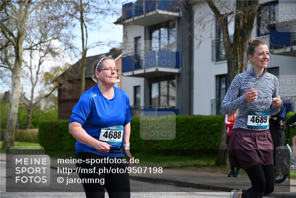 12.04.2026 - 45. Internationalen Wilhelmsburger Insellauf J. Mangold http://msf.ph/oto/9507198 12.04.2026 11:46:28 Ziel 2904, 4685, 4688, 2996 meine-sportfotos.de