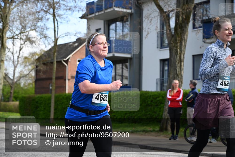 12.04.2026 - 45. Internationalen Wilhelmsburger Insellauf J. Mangold http://msf.ph/oto/9507200 12.04.2026 11:46:28 Ziel 2904, 4685, 4688, 2996 meine-sportfotos.de