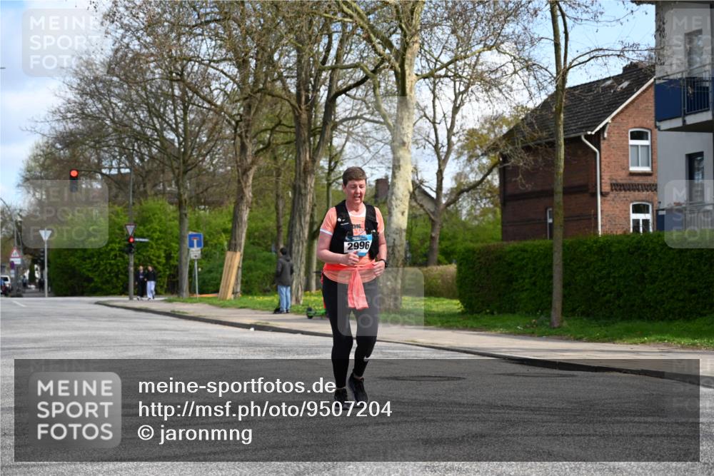 12.04.2026 - 45. Internationalen Wilhelmsburger Insellauf J. Mangold http://msf.ph/oto/9507204 12.04.2026 11:46:47 Ziel 2996 meine-sportfotos.de