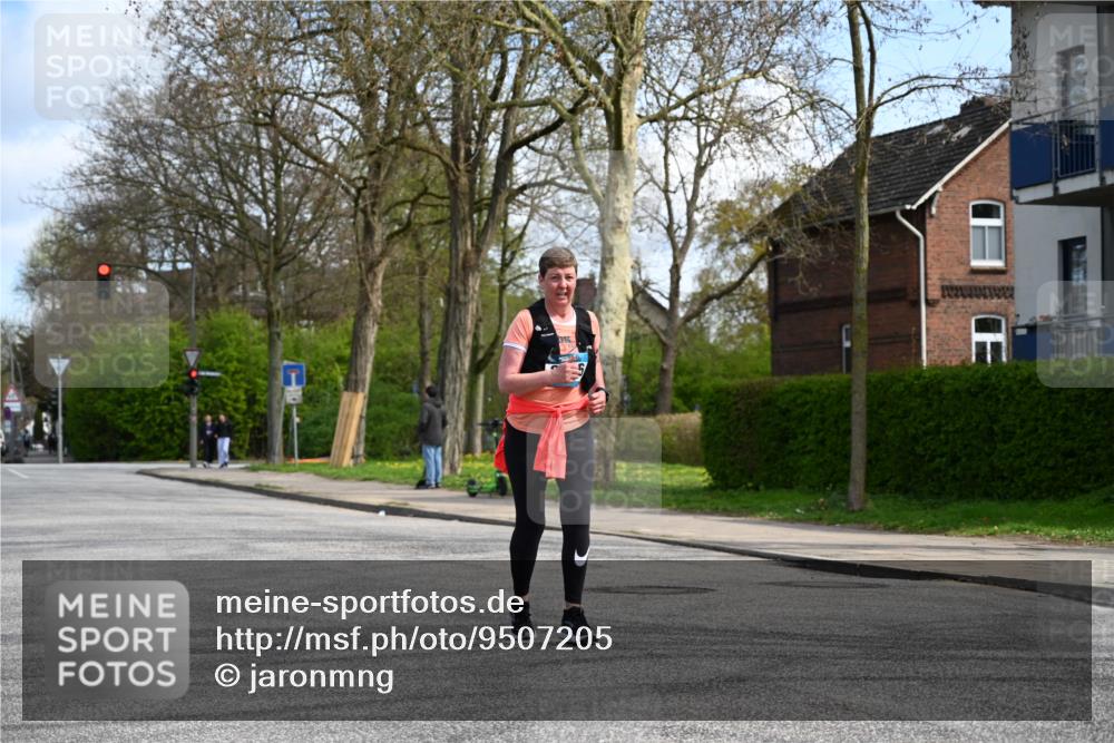 12.04.2026 - 45. Internationalen Wilhelmsburger Insellauf J. Mangold http://msf.ph/oto/9507205 12.04.2026 11:46:47 Ziel 2996 meine-sportfotos.de