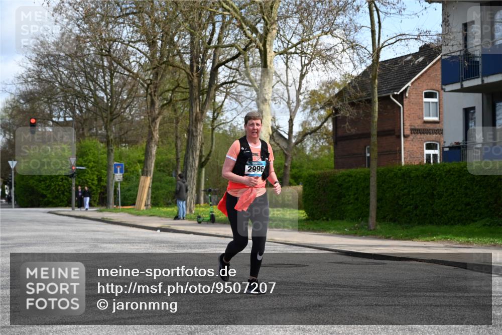 12.04.2026 - 45. Internationalen Wilhelmsburger Insellauf J. Mangold http://msf.ph/oto/9507207 12.04.2026 11:46:47 Ziel 2996 meine-sportfotos.de