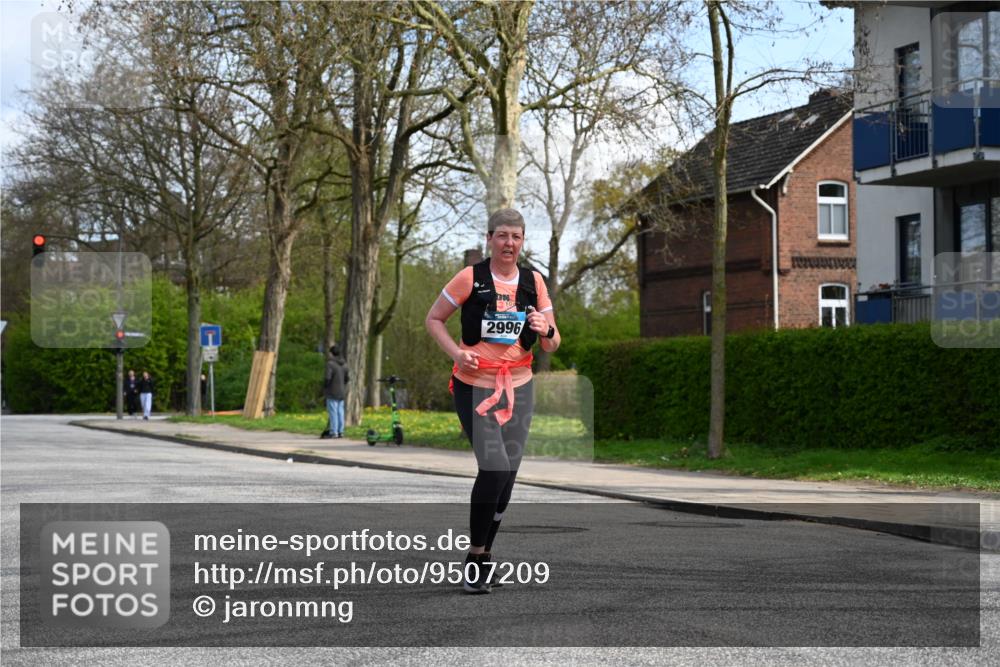 12.04.2026 - 45. Internationalen Wilhelmsburger Insellauf J. Mangold http://msf.ph/oto/9507209 12.04.2026 11:46:47 Ziel 2996 meine-sportfotos.de