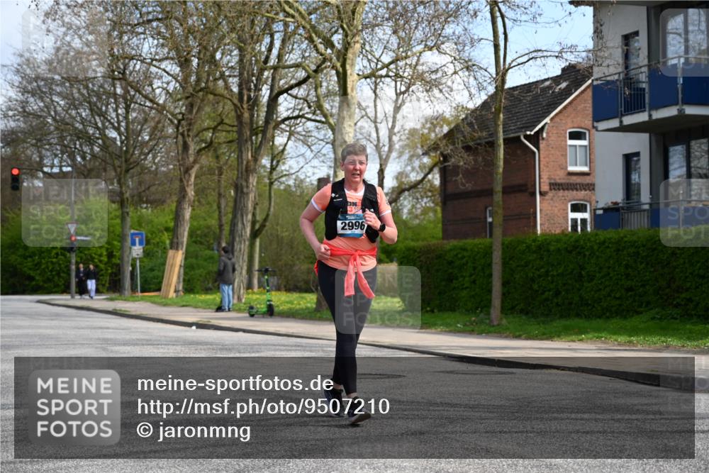 12.04.2026 - 45. Internationalen Wilhelmsburger Insellauf J. Mangold http://msf.ph/oto/9507210 12.04.2026 11:46:47 Ziel 2996 meine-sportfotos.de