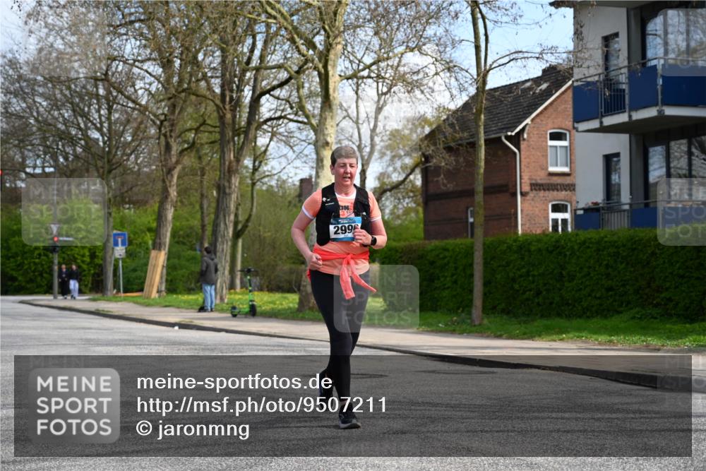 12.04.2026 - 45. Internationalen Wilhelmsburger Insellauf J. Mangold http://msf.ph/oto/9507211 12.04.2026 11:46:47 Ziel 2996 meine-sportfotos.de