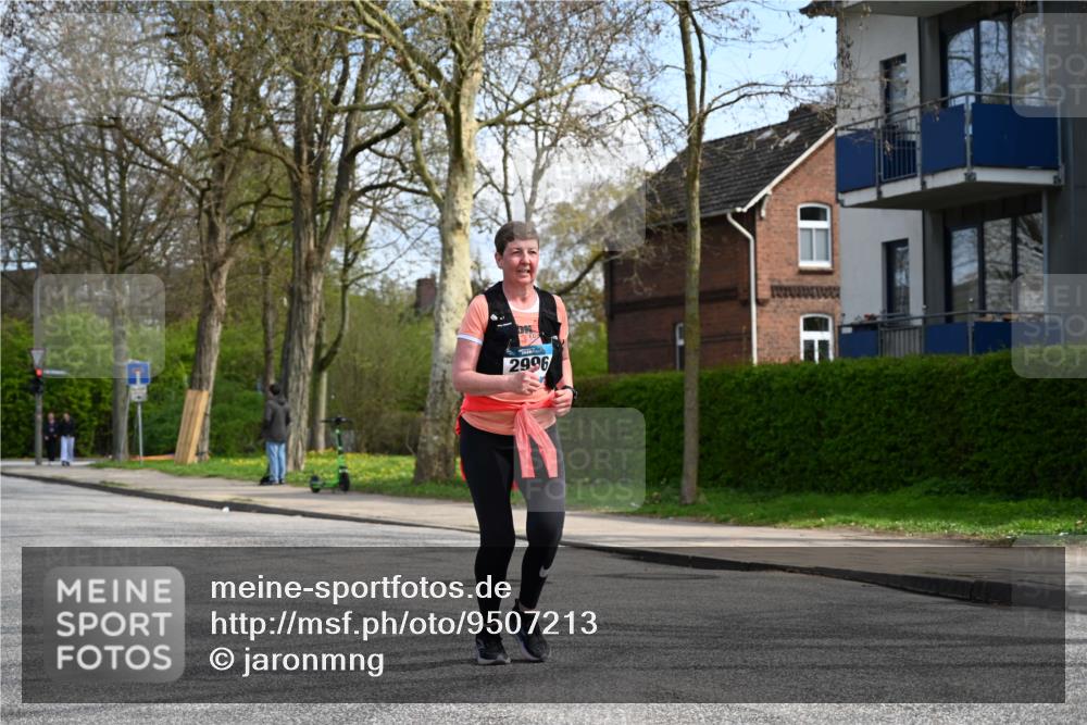 12.04.2026 - 45. Internationalen Wilhelmsburger Insellauf J. Mangold http://msf.ph/oto/9507213 12.04.2026 11:46:47 Ziel 2996 meine-sportfotos.de