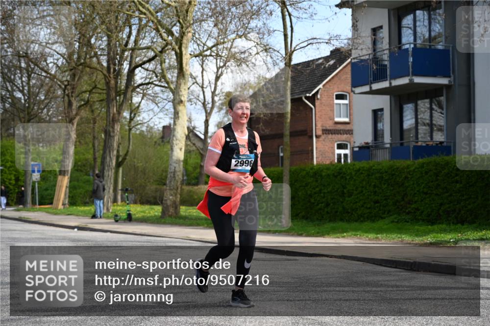 12.04.2026 - 45. Internationalen Wilhelmsburger Insellauf J. Mangold http://msf.ph/oto/9507216 12.04.2026 11:46:48 Ziel 2996, 2996 meine-sportfotos.de