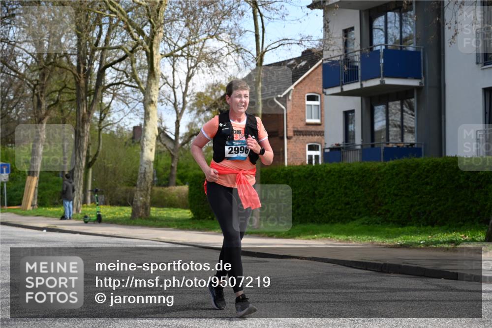 12.04.2026 - 45. Internationalen Wilhelmsburger Insellauf J. Mangold http://msf.ph/oto/9507219 12.04.2026 11:46:48 Ziel 2996, 2996 meine-sportfotos.de