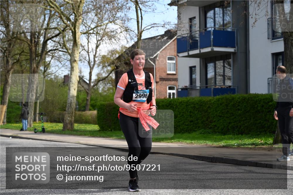 12.04.2026 - 45. Internationalen Wilhelmsburger Insellauf J. Mangold http://msf.ph/oto/9507221 12.04.2026 11:46:48 Ziel 2996, 2996 meine-sportfotos.de
