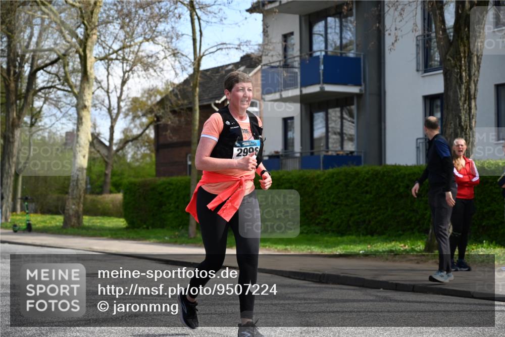 12.04.2026 - 45. Internationalen Wilhelmsburger Insellauf J. Mangold http://msf.ph/oto/9507224 12.04.2026 11:46:48 Ziel 2996, 2996 meine-sportfotos.de
