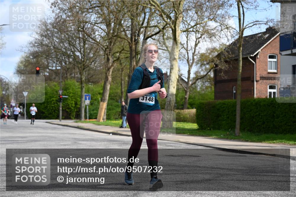 12.04.2026 - 45. Internationalen Wilhelmsburger Insellauf J. Mangold http://msf.ph/oto/9507232 12.04.2026 11:47:15 Ziel 3148, 3148, 3533, 3532, 3457 meine-sportfotos.de