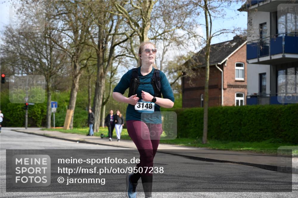 12.04.2026 - 45. Internationalen Wilhelmsburger Insellauf J. Mangold http://msf.ph/oto/9507238 12.04.2026 11:47:15 Ziel 3148, 3148, 3533, 3532, 3457 meine-sportfotos.de