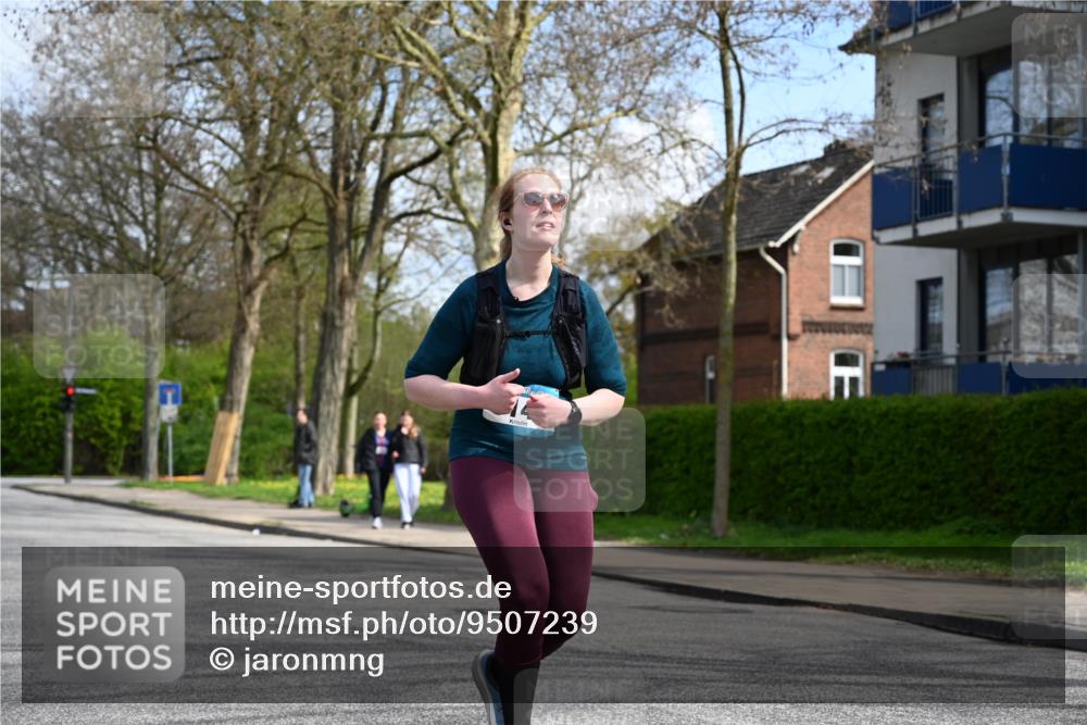 12.04.2026 - 45. Internationalen Wilhelmsburger Insellauf J. Mangold http://msf.ph/oto/9507239 12.04.2026 11:47:15 Ziel 3148, 3148, 3533, 3532, 3457 meine-sportfotos.de