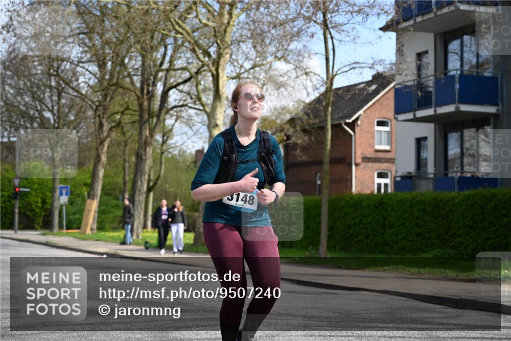 12.04.2026 - 45. Internationalen Wilhelmsburger Insellauf J. Mangold http://msf.ph/oto/9507240 12.04.2026 11:47:15 Ziel 3148, 3148, 3533, 3532, 3457 meine-sportfotos.de