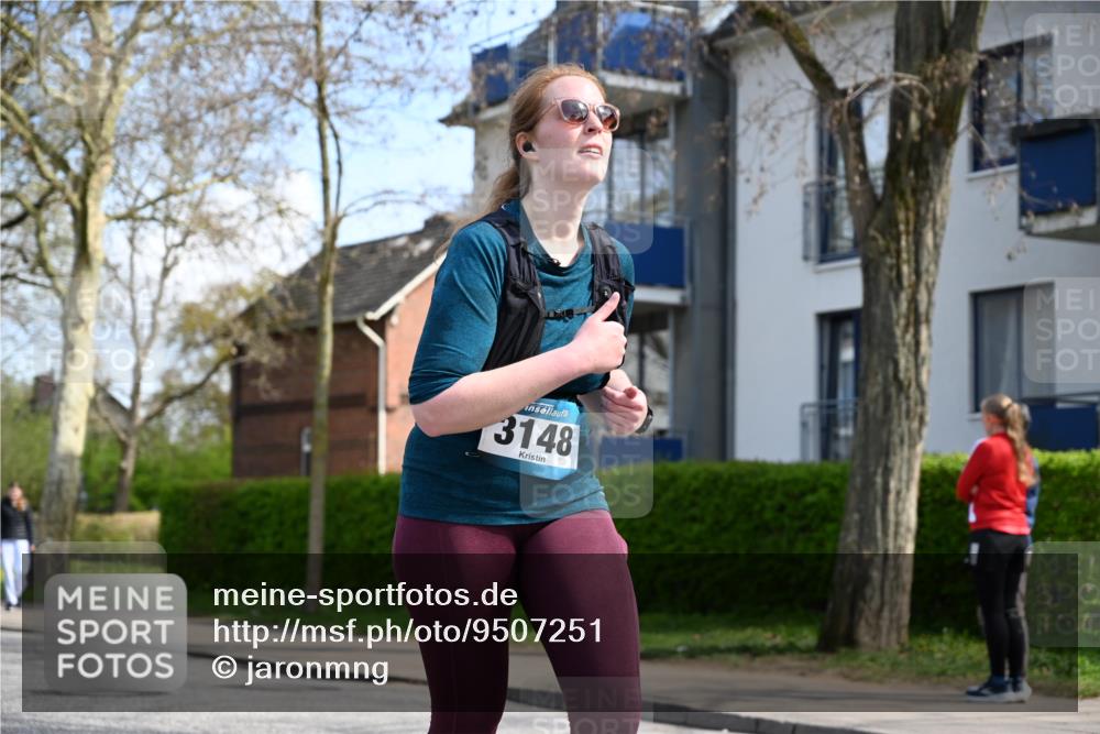 12.04.2026 - 45. Internationalen Wilhelmsburger Insellauf J. Mangold http://msf.ph/oto/9507251 12.04.2026 11:47:16 Ziel 3148, 3533, 3532, 3457 meine-sportfotos.de