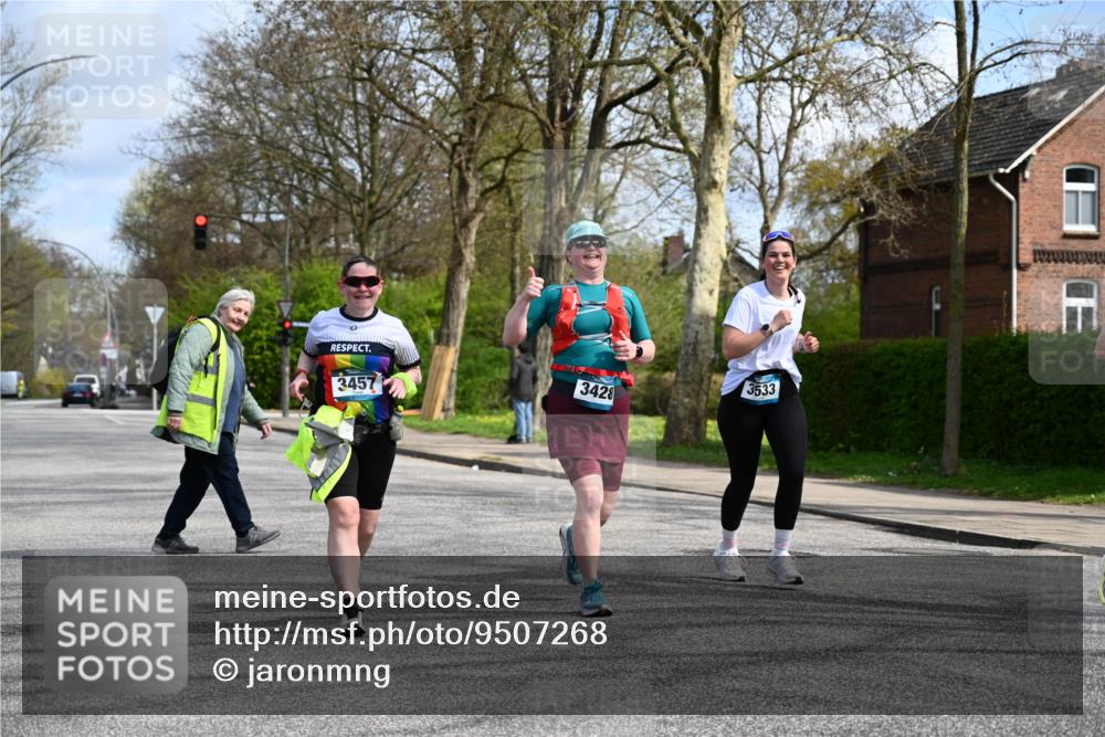 12.04.2026 - 45. Internationalen Wilhelmsburger Insellauf J. Mangold http://msf.ph/oto/9507268 12.04.2026 11:47:33 Ziel 3148, 3533, 3532, 3457, 3457 meine-sportfotos.de