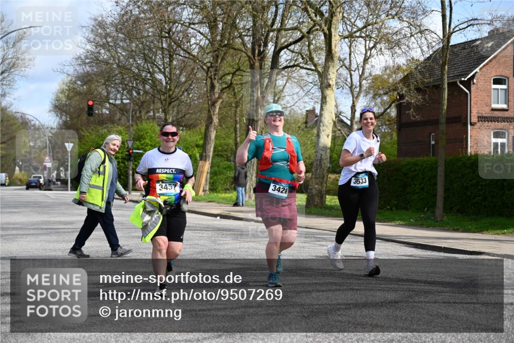 12.04.2026 - 45. Internationalen Wilhelmsburger Insellauf J. Mangold http://msf.ph/oto/9507269 12.04.2026 11:47:34 Ziel 3148, 3533, 3532, 3457 meine-sportfotos.de