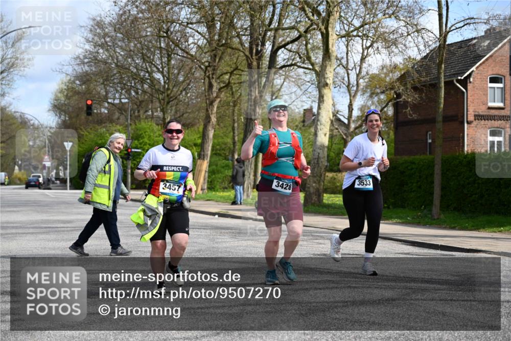 12.04.2026 - 45. Internationalen Wilhelmsburger Insellauf J. Mangold http://msf.ph/oto/9507270 12.04.2026 11:47:34 Ziel 3148, 3533, 3532, 3457 meine-sportfotos.de