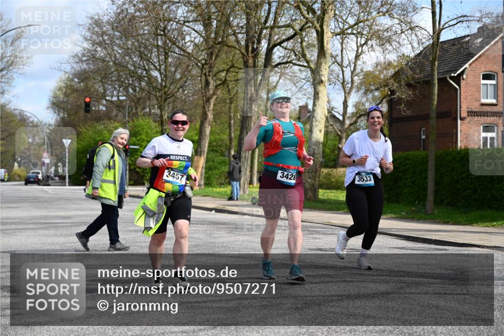 12.04.2026 - 45. Internationalen Wilhelmsburger Insellauf J. Mangold http://msf.ph/oto/9507271 12.04.2026 11:47:34 Ziel 3148, 3533, 3532, 3457 meine-sportfotos.de