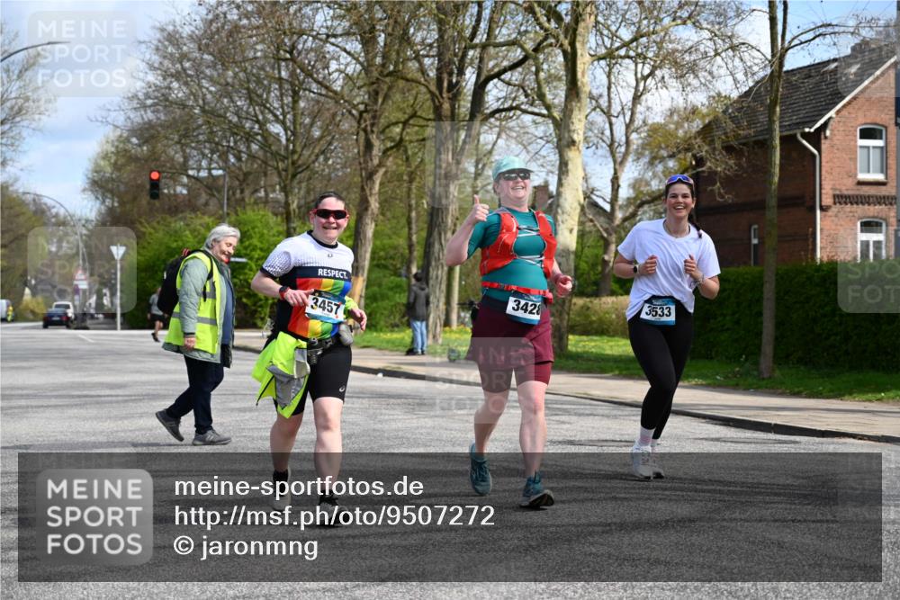 12.04.2026 - 45. Internationalen Wilhelmsburger Insellauf J. Mangold http://msf.ph/oto/9507272 12.04.2026 11:47:34 Ziel 3148, 3533, 3532, 3457 meine-sportfotos.de