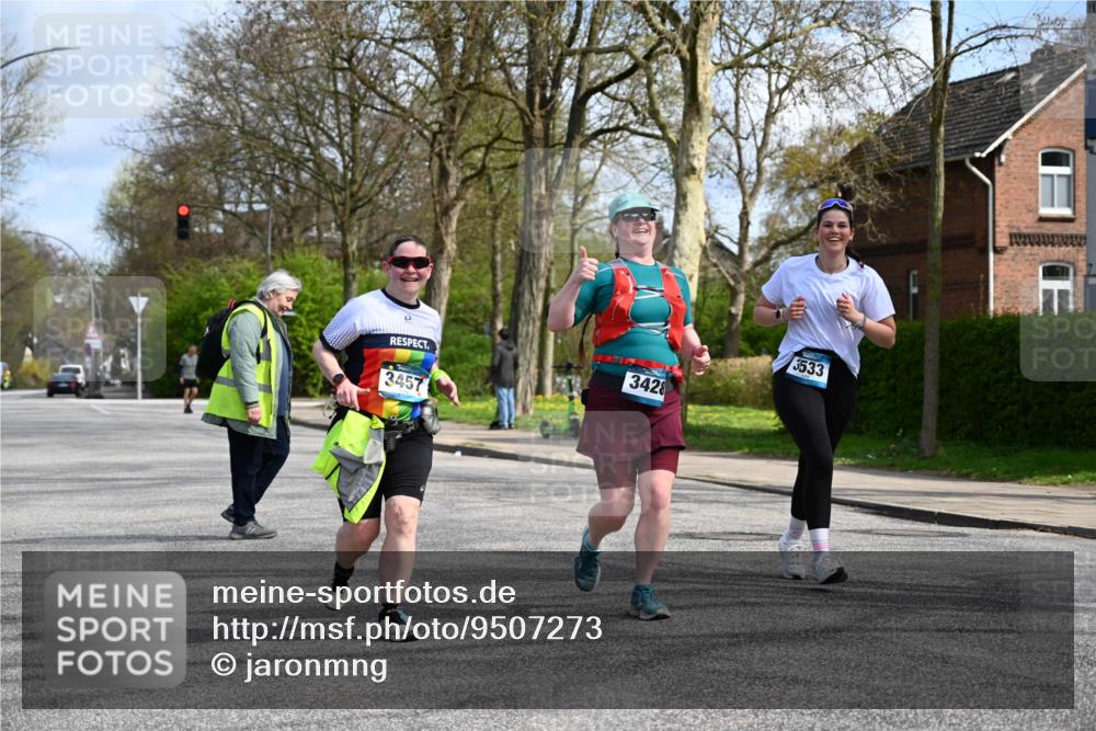 12.04.2026 - 45. Internationalen Wilhelmsburger Insellauf J. Mangold http://msf.ph/oto/9507273 12.04.2026 11:47:34 Ziel 3148, 3533, 3532, 3457 meine-sportfotos.de