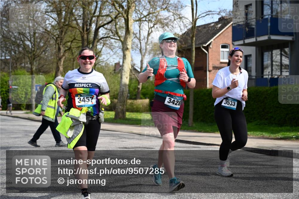 12.04.2026 - 45. Internationalen Wilhelmsburger Insellauf J. Mangold http://msf.ph/oto/9507285 12.04.2026 11:47:35 Ziel 3148, 3533, 3532, 3457 meine-sportfotos.de