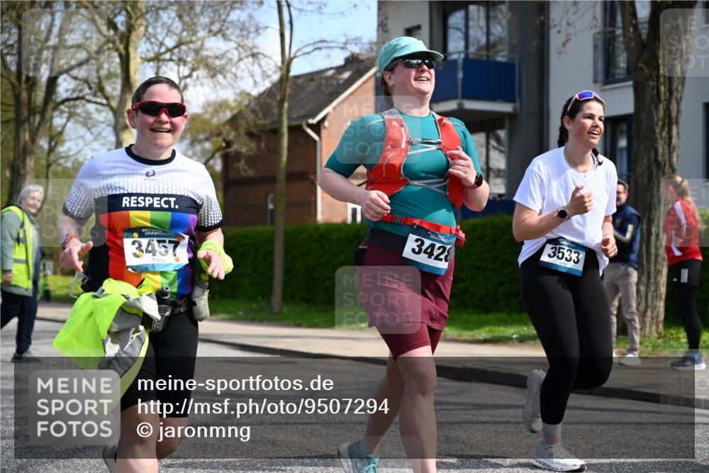 12.04.2026 - 45. Internationalen Wilhelmsburger Insellauf J. Mangold http://msf.ph/oto/9507294 12.04.2026 11:47:36 Ziel 3148, 3533, 3532, 3457 meine-sportfotos.de