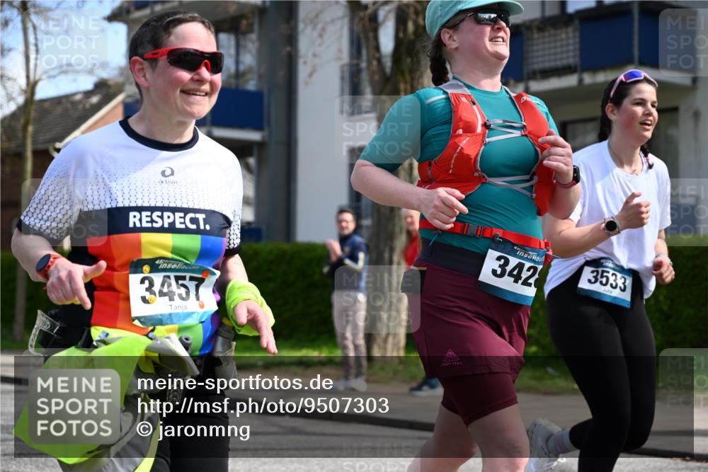 12.04.2026 - 45. Internationalen Wilhelmsburger Insellauf J. Mangold http://msf.ph/oto/9507303 12.04.2026 11:47:36 Ziel 3148, 3533, 3532, 3457 meine-sportfotos.de