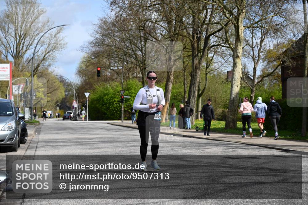 12.04.2026 - 45. Internationalen Wilhelmsburger Insellauf J. Mangold http://msf.ph/oto/9507313 12.04.2026 11:51:57 Ziel 3544 meine-sportfotos.de