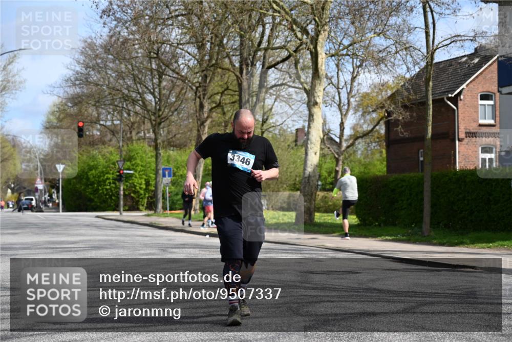 12.04.2026 - 45. Internationalen Wilhelmsburger Insellauf J. Mangold http://msf.ph/oto/9507337 12.04.2026 11:52:43 Ziel 3346 meine-sportfotos.de
