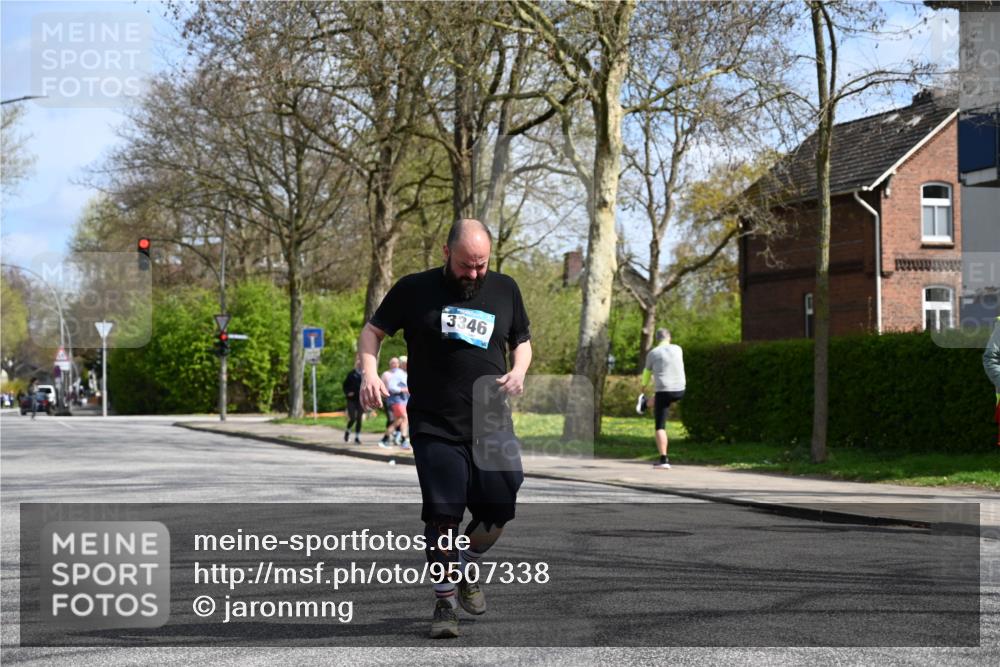12.04.2026 - 45. Internationalen Wilhelmsburger Insellauf J. Mangold http://msf.ph/oto/9507338 12.04.2026 11:52:43 Ziel 3346 meine-sportfotos.de