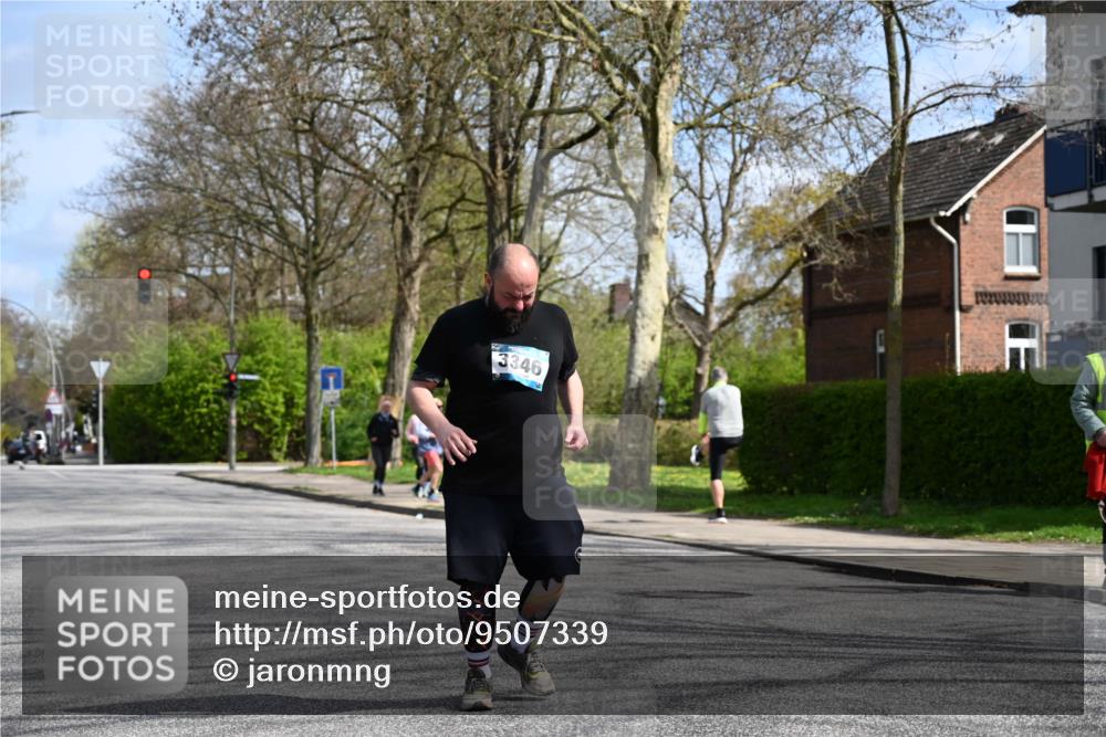 12.04.2026 - 45. Internationalen Wilhelmsburger Insellauf J. Mangold http://msf.ph/oto/9507339 12.04.2026 11:52:43 Ziel 3346 meine-sportfotos.de