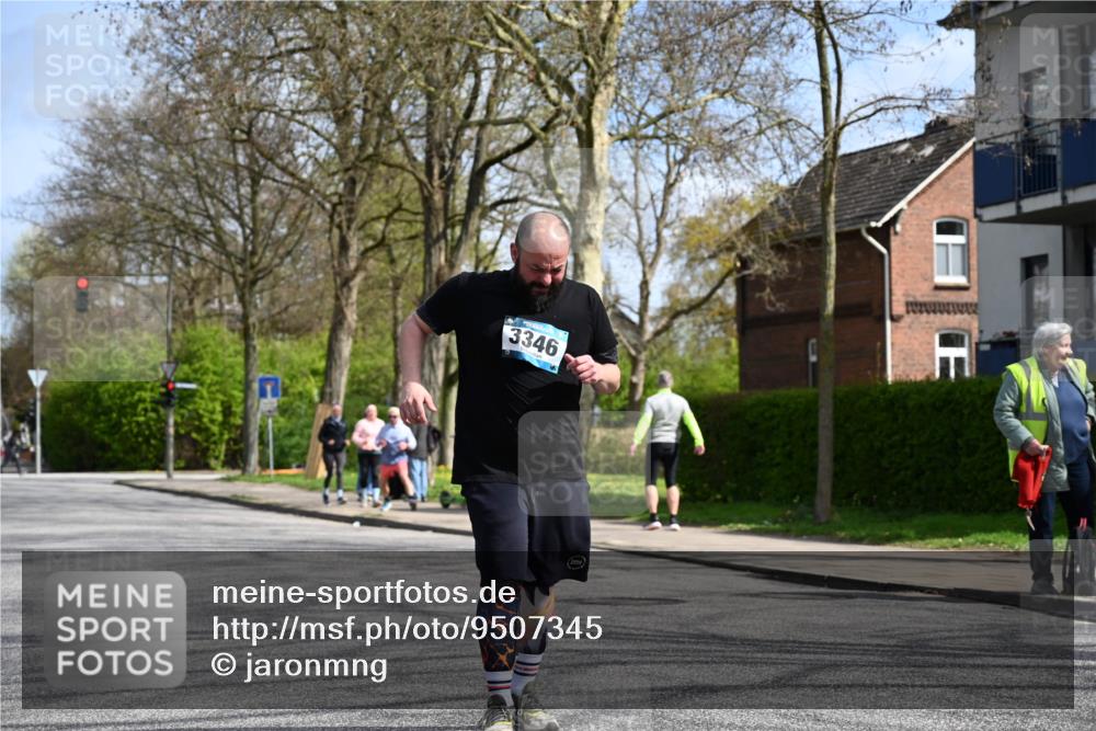 12.04.2026 - 45. Internationalen Wilhelmsburger Insellauf J. Mangold http://msf.ph/oto/9507345 12.04.2026 11:52:43 Ziel 3346 meine-sportfotos.de