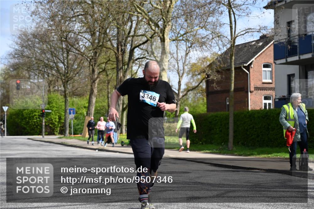 12.04.2026 - 45. Internationalen Wilhelmsburger Insellauf J. Mangold http://msf.ph/oto/9507346 12.04.2026 11:52:44 Ziel 3346 meine-sportfotos.de