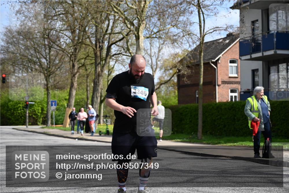 12.04.2026 - 45. Internationalen Wilhelmsburger Insellauf J. Mangold http://msf.ph/oto/9507349 12.04.2026 11:52:44 Ziel 3346 meine-sportfotos.de