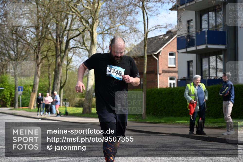 12.04.2026 - 45. Internationalen Wilhelmsburger Insellauf J. Mangold http://msf.ph/oto/9507355 12.04.2026 11:52:44 Ziel 3346 meine-sportfotos.de
