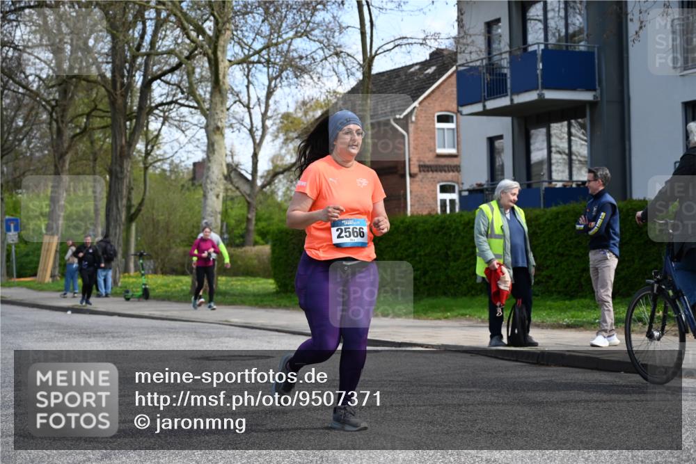 12.04.2026 - 45. Internationalen Wilhelmsburger Insellauf J. Mangold http://msf.ph/oto/9507371 12.04.2026 11:53:35 Ziel 4508, 2566, 2776, 2093 meine-sportfotos.de