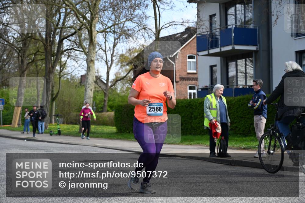 12.04.2026 - 45. Internationalen Wilhelmsburger Insellauf J. Mangold http://msf.ph/oto/9507372 12.04.2026 11:53:35 Ziel 4508, 2566, 2776, 2093 meine-sportfotos.de