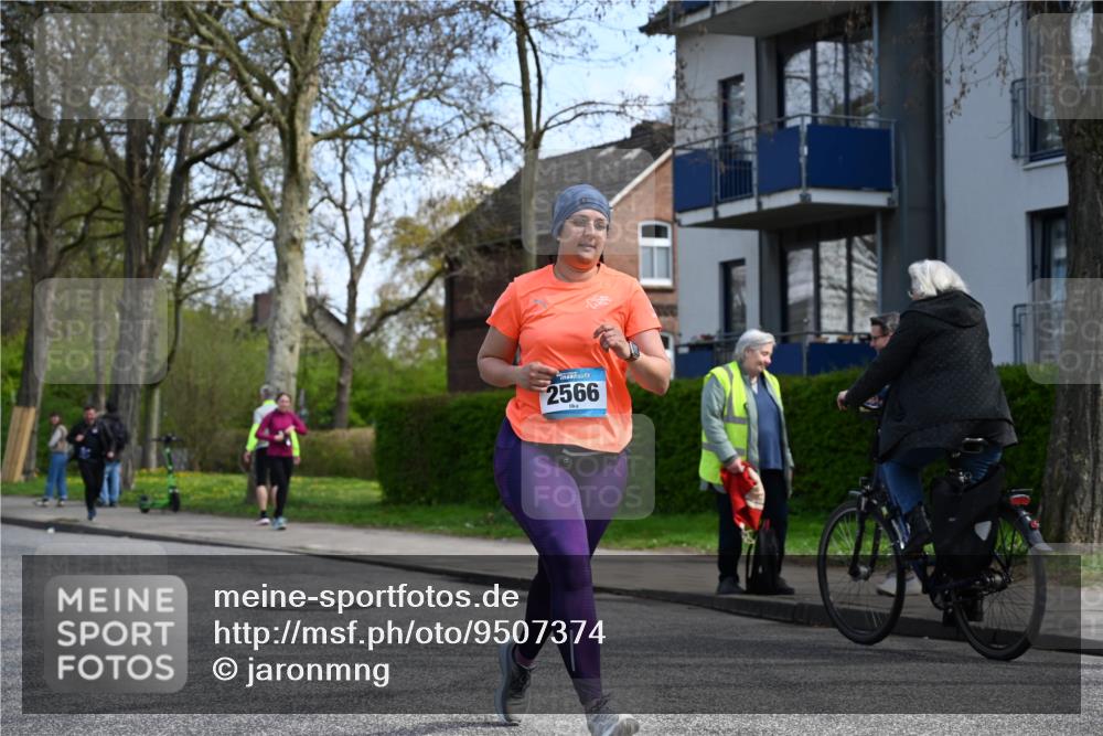 12.04.2026 - 45. Internationalen Wilhelmsburger Insellauf J. Mangold http://msf.ph/oto/9507374 12.04.2026 11:53:35 Ziel 4508, 2566, 2776, 2093 meine-sportfotos.de