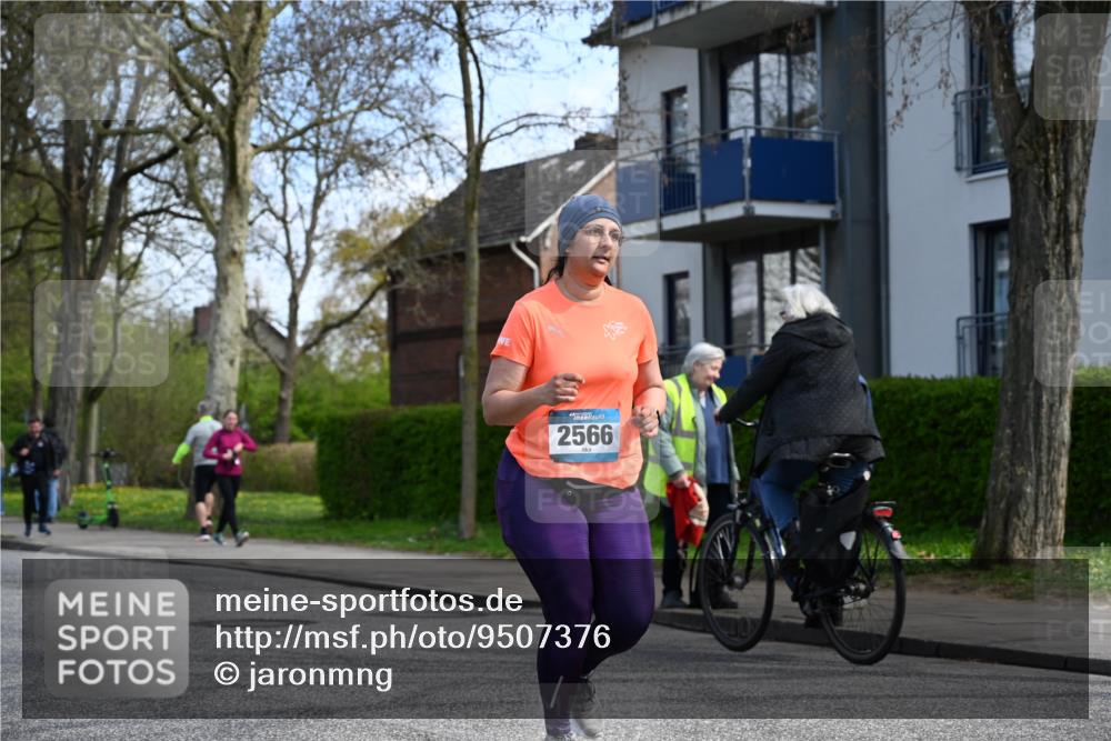 12.04.2026 - 45. Internationalen Wilhelmsburger Insellauf J. Mangold http://msf.ph/oto/9507376 12.04.2026 11:53:35 Ziel 4508, 2566, 2776, 2093 meine-sportfotos.de