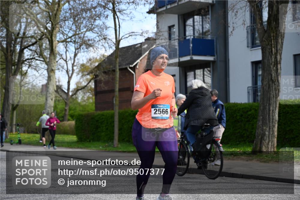 12.04.2026 - 45. Internationalen Wilhelmsburger Insellauf J. Mangold http://msf.ph/oto/9507377 12.04.2026 11:53:35 Ziel 4508, 2566, 2776, 2093 meine-sportfotos.de