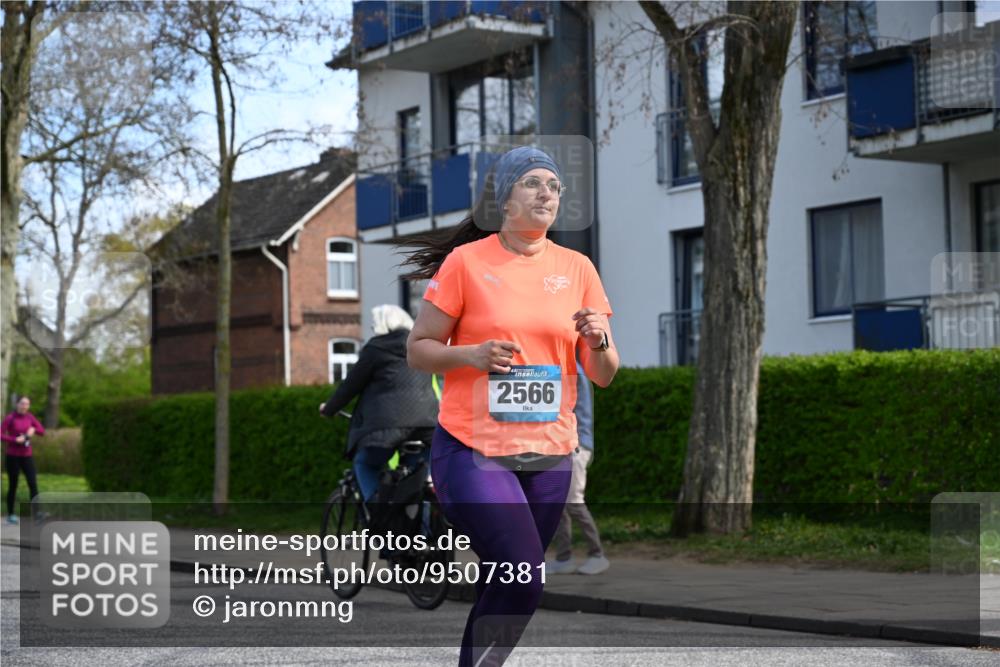 12.04.2026 - 45. Internationalen Wilhelmsburger Insellauf J. Mangold http://msf.ph/oto/9507381 12.04.2026 11:53:35 Ziel 4508, 2566, 2776, 2093 meine-sportfotos.de