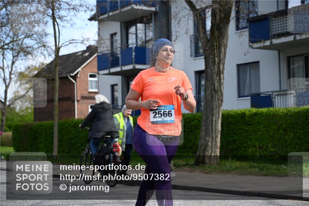 12.04.2026 - 45. Internationalen Wilhelmsburger Insellauf J. Mangold http://msf.ph/oto/9507382 12.04.2026 11:53:36 Ziel 4508, 2566, 2776, 2093 meine-sportfotos.de