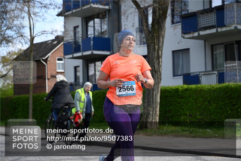 12.04.2026 - 45. Internationalen Wilhelmsburger Insellauf J. Mangold http://msf.ph/oto/9507383 12.04.2026 11:53:36 Ziel 4508, 2566, 2776, 2093 meine-sportfotos.de