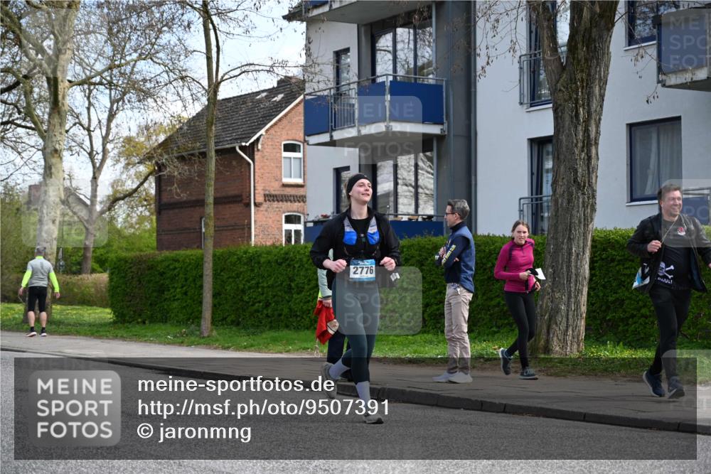 12.04.2026 - 45. Internationalen Wilhelmsburger Insellauf J. Mangold http://msf.ph/oto/9507391 12.04.2026 11:53:45 Ziel 4508, 2566, 2776, 2093, 2679, 2680 meine-sportfotos.de