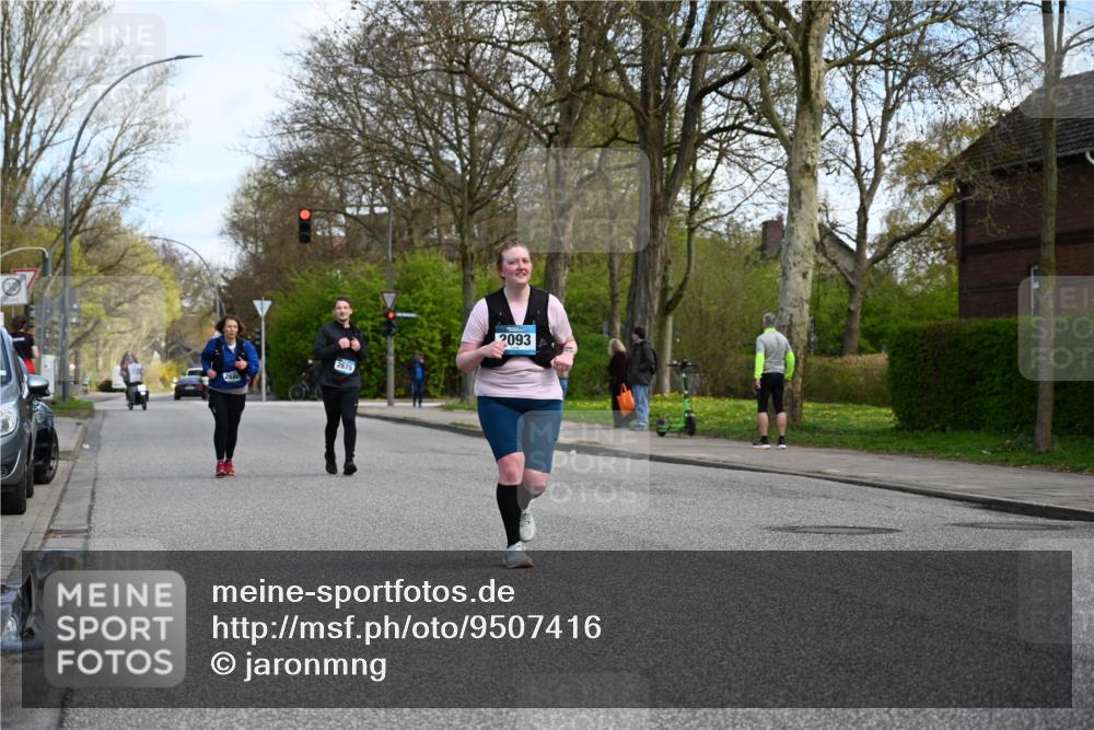 12.04.2026 - 45. Internationalen Wilhelmsburger Insellauf J. Mangold http://msf.ph/oto/9507416 12.04.2026 11:53:58 Ziel 2776, 2093, 2679, 2680 meine-sportfotos.de