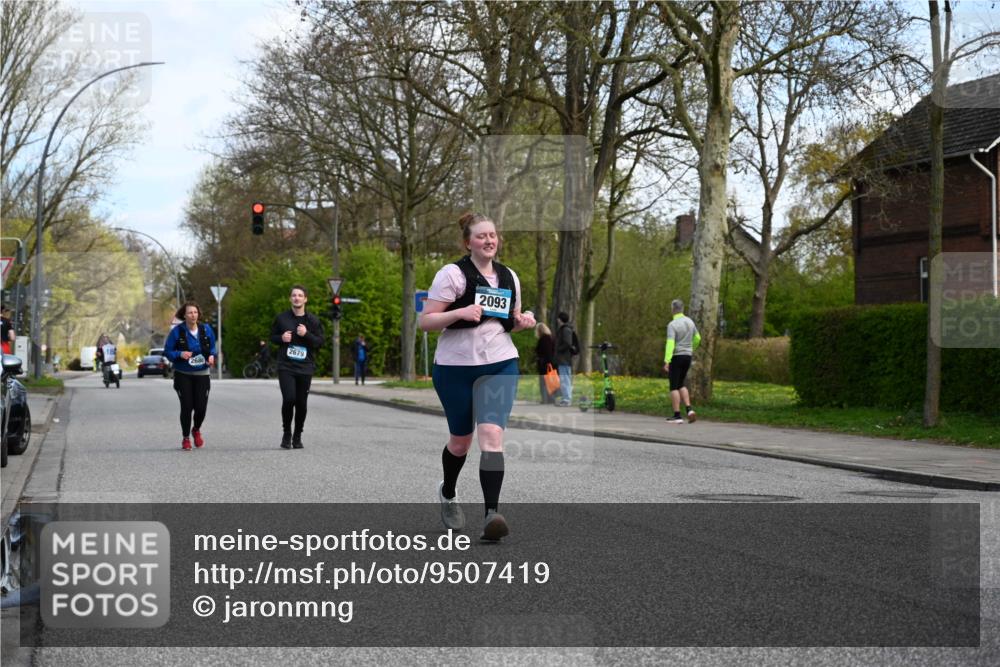 12.04.2026 - 45. Internationalen Wilhelmsburger Insellauf J. Mangold http://msf.ph/oto/9507419 12.04.2026 11:53:58 Ziel 2776, 2093, 2679, 2680 meine-sportfotos.de