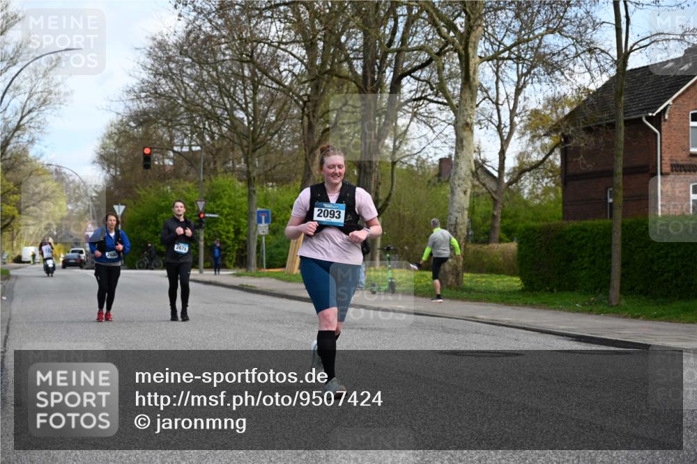 12.04.2026 - 45. Internationalen Wilhelmsburger Insellauf J. Mangold http://msf.ph/oto/9507424 12.04.2026 11:53:59 Ziel 2776, 2093, 2679, 2680 meine-sportfotos.de
